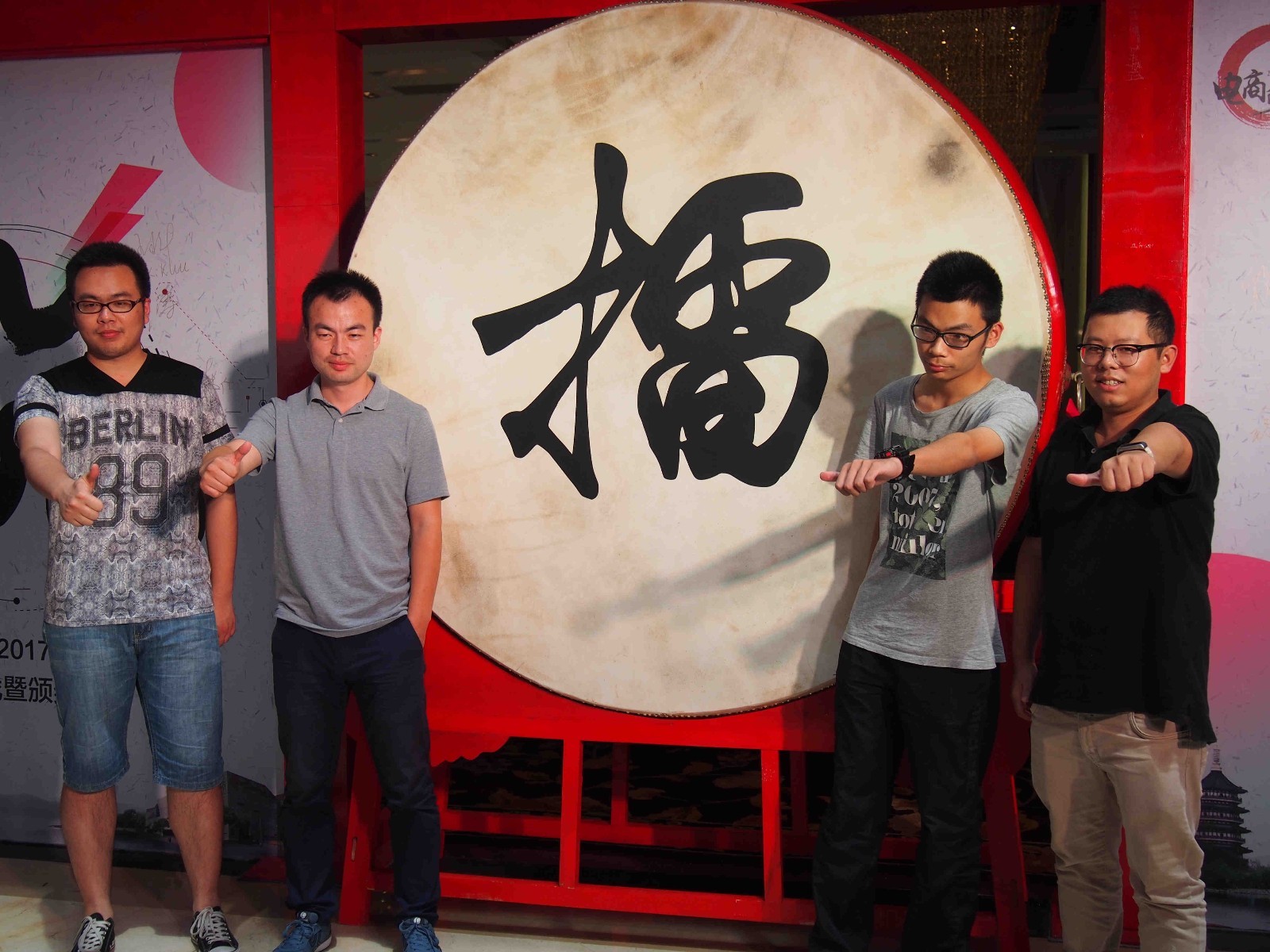 测库沃总带领的参会团队合影
